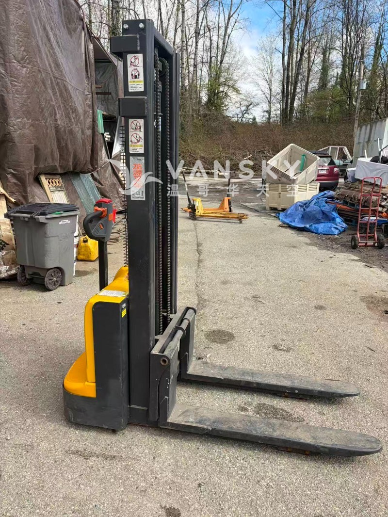 260402224500_electric hydraulic forklift.jpg